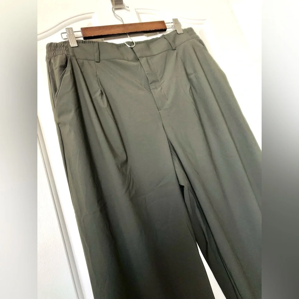 NWOT Old Navy Men's Wide-Leg in Olive